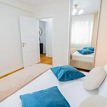 Vibrant Oasis In The Center Of The Apartament *