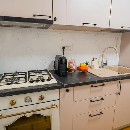 Vibrant Oasis In The Center Of The Apartment Bucharest