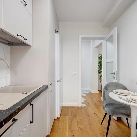 Vibrant Oasis In The Center Of The Apartament *