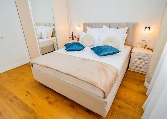 Vibrant Oasis In The Center Of The * Bucareste