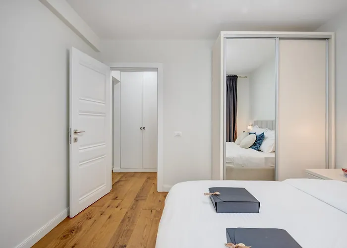 Vibrant Oasis In The Center Of The Apartman