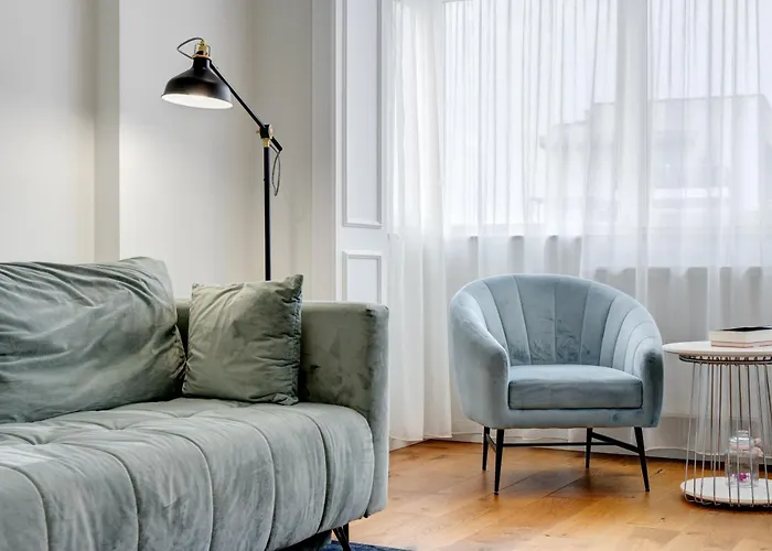 Vibrant Oasis In The Center Of The * Bukarest