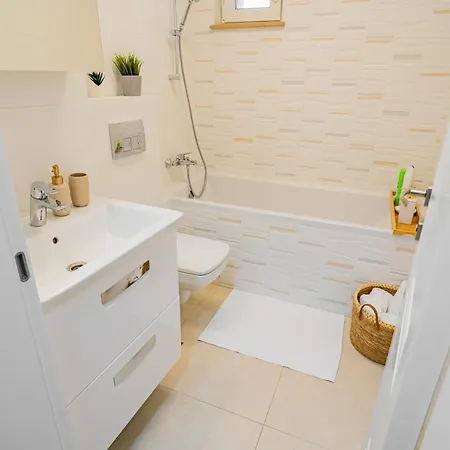 Apartment Vibrant Oasis In The Center Of The Bucharest