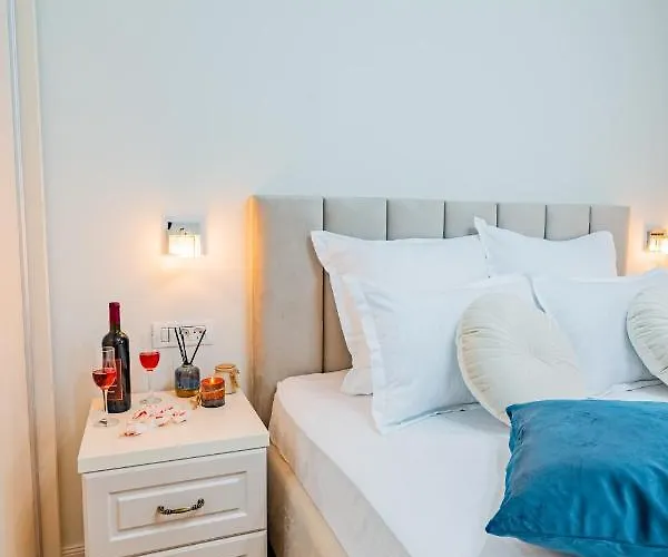 Vibrant Oasis In The Center Of The * Bukarest