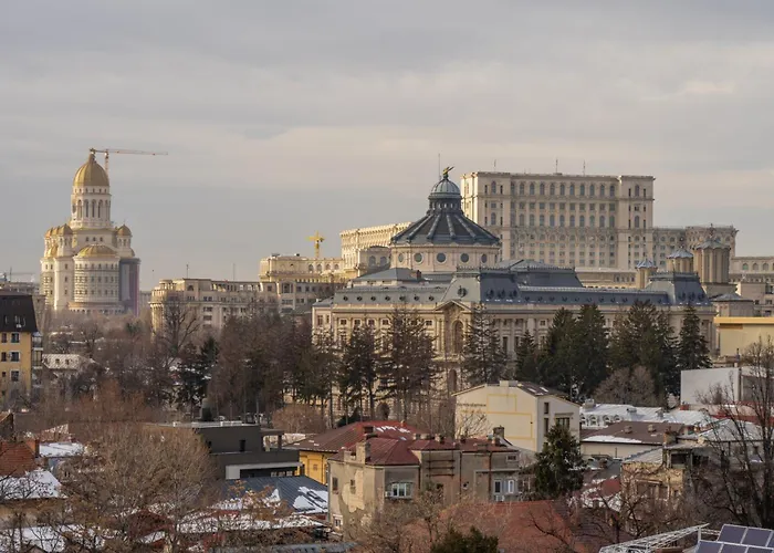 Vibrant Oasis In The Center Of The Lägenhet Bukarest