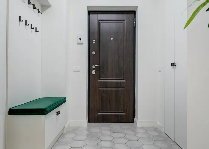 Vibrant Oasis In The Center Of The * Bukarest