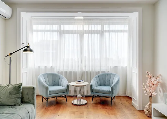 Vibrant Oasis In The Center Of The アパート