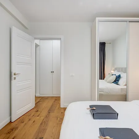 Vibrant Oasis In The Center Of The Appartement